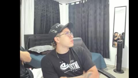 Snapshot of jeroo__ chatting on 12.23.25 jeroo__ online show from 12.23.25