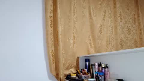 Snapshot of jerricavalladores chatting on 02.25.26 Bella online show from 02.25.26