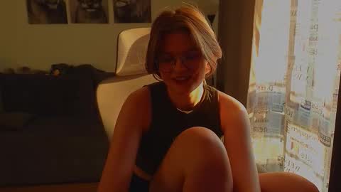 Snapshot of jess0e9 chatting on 09.10.25 JessieVibes online show from 09.10.25