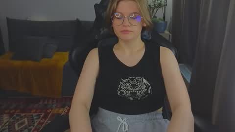 Snapshot of jess0e9 chatting on 10.15.25 JessieVibes online show from 10.15.25