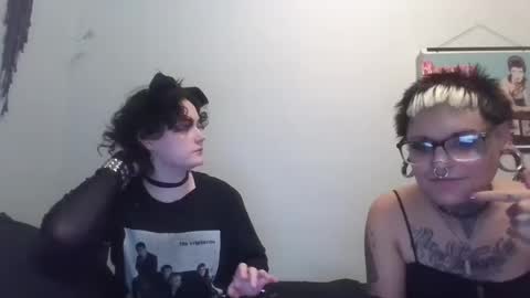 Snapshot of jessandpup chatting on 09.10.25 Jess and Pup online show from 09.10.25