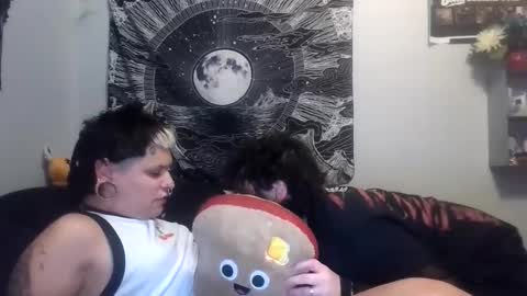 Snapshot of jessandpup chatting on 09.22.25 Jess and Pup online show from 09.22.25