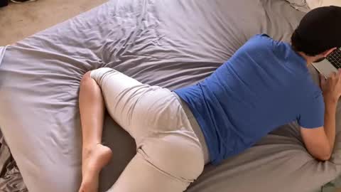 Snapshot of jessesbubble chatting on 11.26.25 Jesse online show from 11.26.25