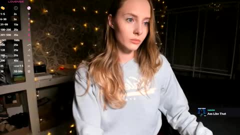 Snapshot of jessica_jane_ chatting on 03.06.25 Mila online show from 03.06.25