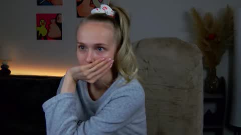 Snapshot of jessica_rays chatting on 10.12.25 Jessica online show from 10.12.25