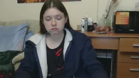 Snapshot of jessicaholland1 chatting on 05.16.26 jessicaholland1 online show from 05.16.26