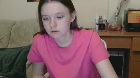 Snapshot of jessicaholland1 chatting on 05.17.26 jessicaholland1 online show from 05.17.26