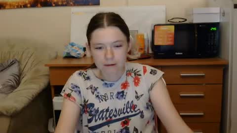 jessicaholland1 online show from 07.06.26