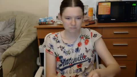 jessicaholland1 online show from 07.10.26