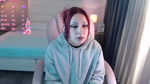 Snapshot of jessie_williams_01 chatting on 12.19.24 Your Sweet Angel online show from 12.19.24