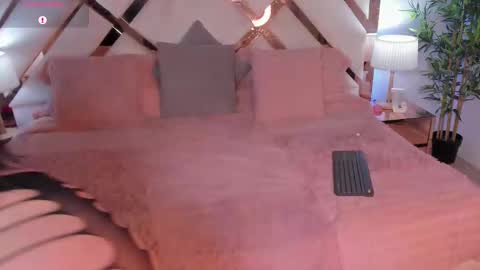 Snapshot of jessiica_stonne2 chatting on 03.06.25 JESSICA STONNE online show from 03.06.25