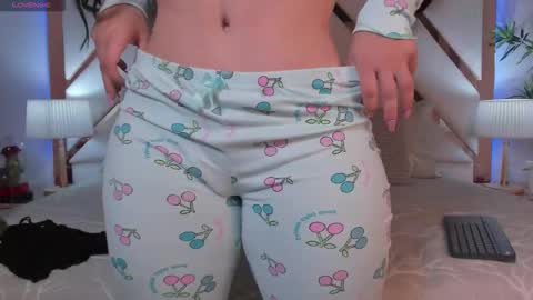 Snapshot of jessiica_stonne2 chatting on 11.28.25 JESSICA STONNE online show from 11.28.25