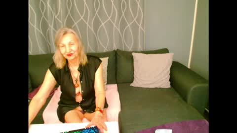 Snapshot of jessy_curt chatting on 12.05.25 jessy curt online show from 12.05.25
