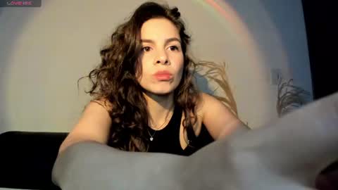 Snapshot of jessye_golden chatting on 06.18.26 jessye_golden online show from 06.18.26
