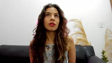 Snapshot of jessye_golden chatting on 06.18.26 jessye_golden online show from 06.18.26
