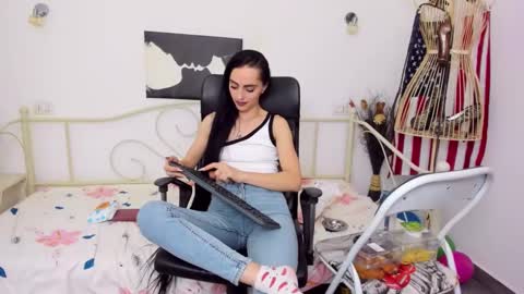 Snapshot of jessystarrr chatting on 01.20.25 Jessy online show from 01.20.25