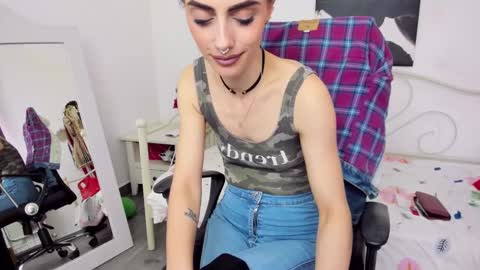 Snapshot of jessystarrr chatting on 03.12.25 Jessy online show from 03.12.25