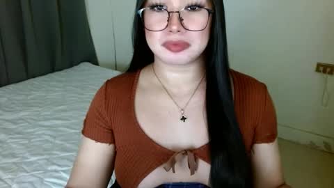 Snapshot of jewel_28 chatting on 12.19.24 Jewel online show from 12.19.24