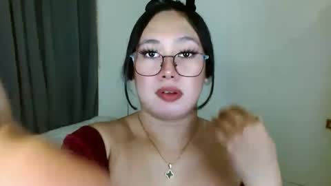 Snapshot of jewel_28 chatting on 12.24.24 Jewel online show from 12.24.24