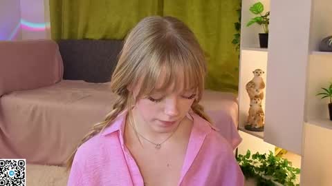 Snapshot of jewellhogan chatting on 04.19.26 Gwen online show from 04.19.26