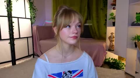 Snapshot of jewellhogan chatting on 04.22.26 Gwen online show from 04.22.26