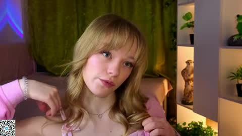 Snapshot of jewellhogan chatting on 04.24.26 Gwen online show from 04.24.26