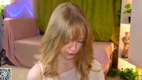 Snapshot of jewellhogan chatting on 04.25.26 Gwen online show from 04.25.26