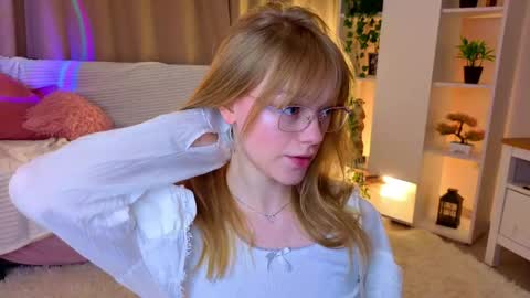 Snapshot of jewellhogan chatting on 05.28.26 Gwen online show from 05.28.26