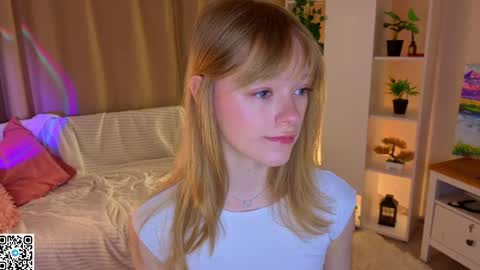 Snapshot of jewellhogan chatting on 05.29.26 Gwen online show from 05.29.26