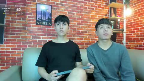 Snapshot of jhon_kleinn chatting on 05.19.26 Jake y Troy online show from 05.19.26