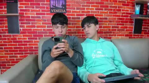 Snapshot of jhon_kleinn chatting on 05.22.26 Jake y Troy online show from 05.22.26