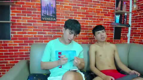 Snapshot of jhon_kleinn chatting on 05.23.26 Jake y Troy online show from 05.23.26