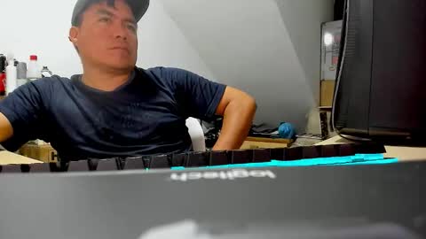 jhonatan_morales_s online show from 10.15.25