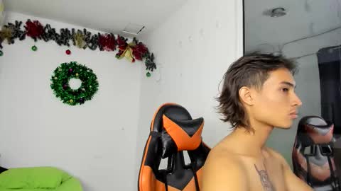 Snapshot of jhoner_browms chatting on 11.29.25 jhoner_browms online show from 11.29.25