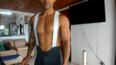 Snapshot of jhonnyxxfitnexx chatting on 05.26.26 jh online show from 05.26.26