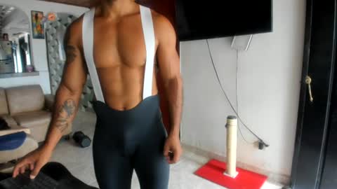 Snapshot of jhonnyxxfitnexx chatting on 07.27.26 jh online show from 07.27.26