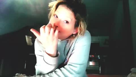 Snapshot of jhopeftw chatting on 11.01.25 Anya online show from 11.01.25