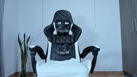 Snapshot of jhors_silv chatting on 09.13.25 Jhors online show from 09.13.25