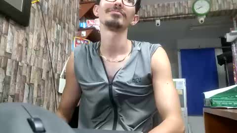 Jhosuamoore  online show from 06.05.26