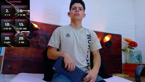 Snapshot of jhosuavega chatting on 09.14.25 jhosuavega online show from 09.14.25