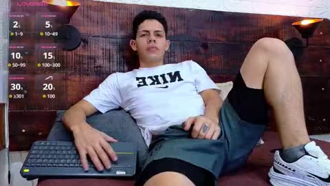 Snapshot of jhosuavega chatting on 11.08.25 jhosuavega online show from 11.08.25