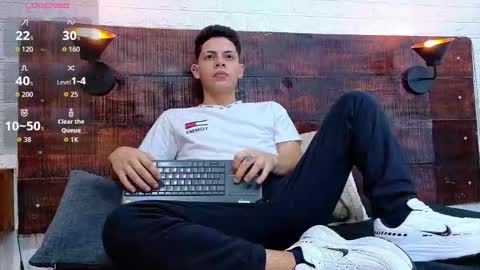 Snapshot of jhosuavega chatting on 11.12.25 jhosuavega online show from 11.12.25