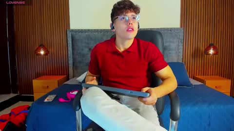 Snapshot of jhoumod_21 chatting on 11.18.25 jhoumod_21 online show from 11.18.25