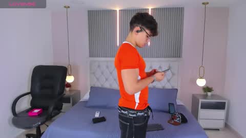 Snapshot of jhoumod_21 chatting on 11.22.25 jhoumod_21 online show from 11.22.25