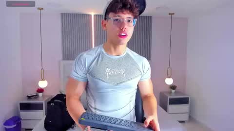 Snapshot of jhoumod_21 chatting on 12.14.25 jhoumod_21 online show from 12.14.25