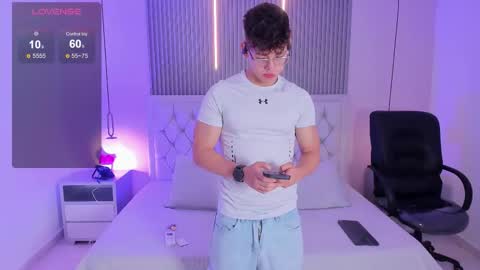 Snapshot of jhoumod_21 chatting on 12.18.25 jhoumod_21 online show from 12.18.25