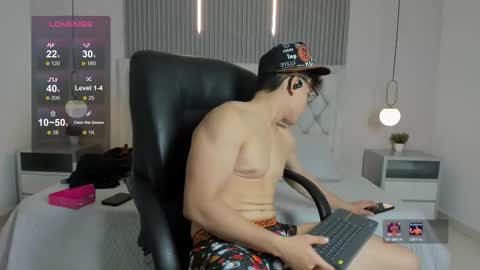 Snapshot of jhoumod_21 chatting on 12.19.25 jhoumod_21 online show from 12.19.25