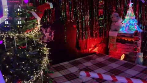 Snapshot of jiglipuf chatting on 12.21.25 online show from 12.21.25