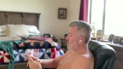 Snapshot of jimmyaaron chatting on 02.01.25 Dad of Three online show from 02.01.25