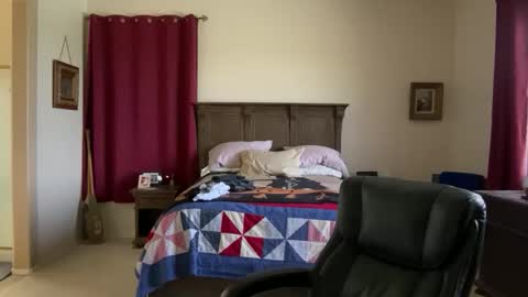 Snapshot of jimmyaaron chatting on 11.17.25 Dad of Three online show from 11.17.25